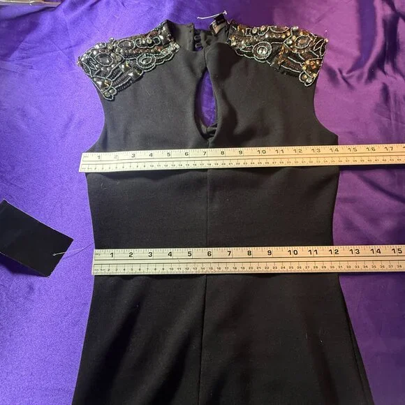 New ๐bebe Sexy Bodycon Keyhole Neckline Mini Dress Embellished Shoulders - Picture 10 of 16